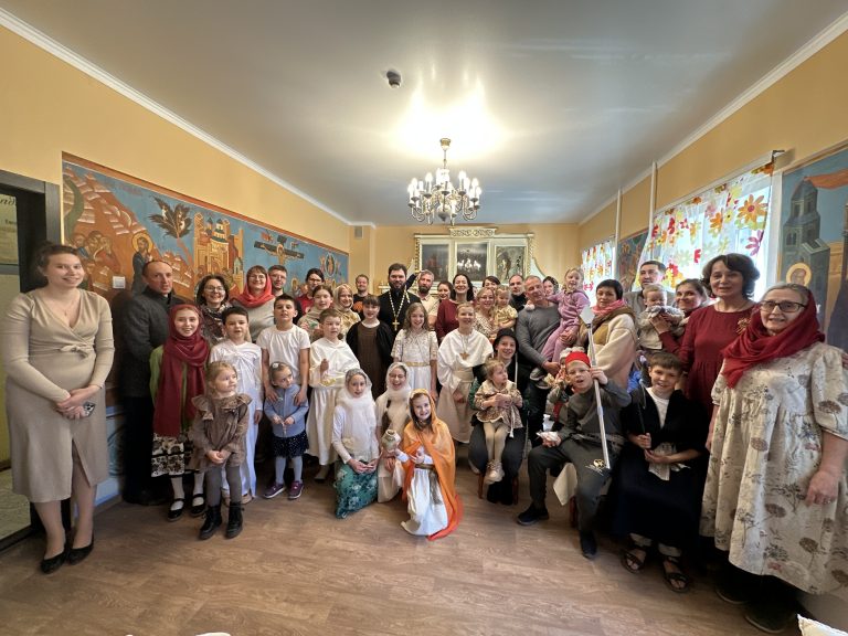 Пасхальный спектакль-проповедь показали зрителям учащиеся Лазаревской воскресной школы