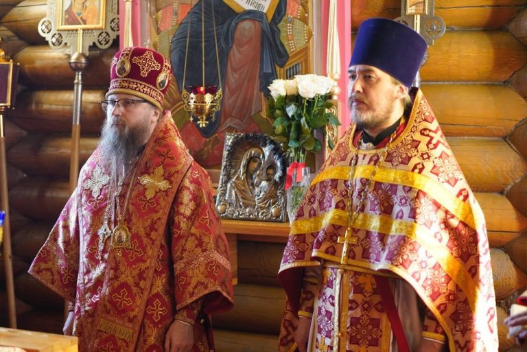 В Неделю святых жен-мироносиц епископ Игнатий совершил Литургию в Новолеушинском монастыре