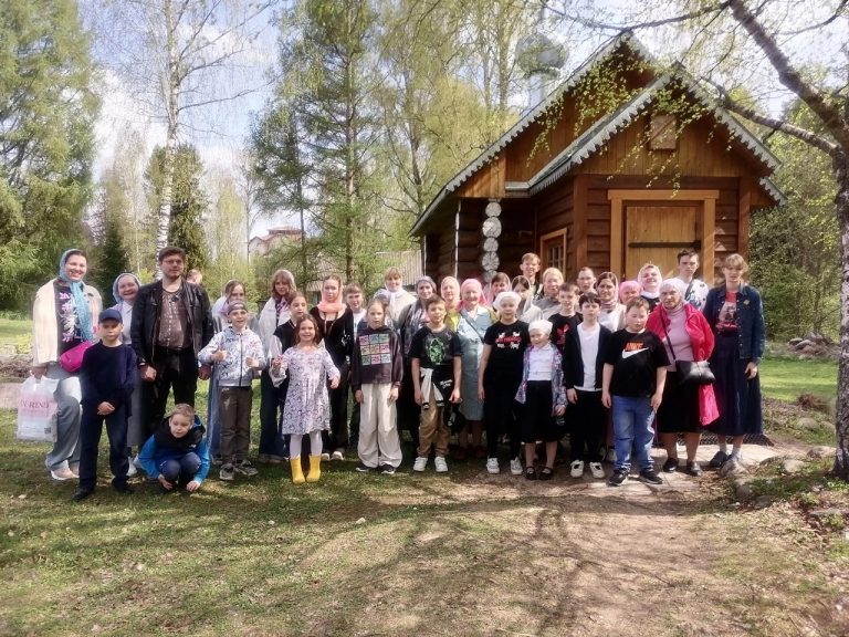 Воспитанники воскресной школы храма Рождества Христова города Череповца побывали в паломнической поездке