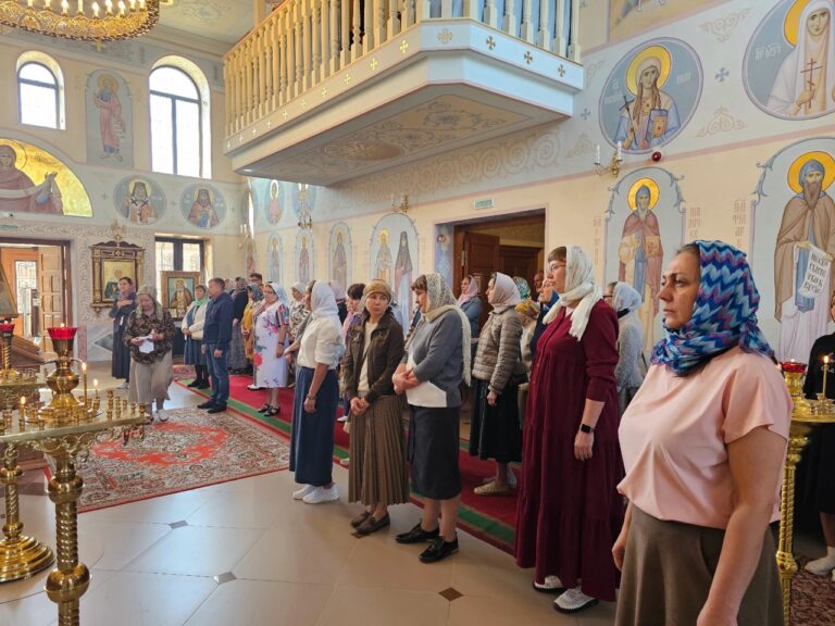 Сотрудники Синодального отдела и социального служения Череповецкой епархии объединились в общей молитве