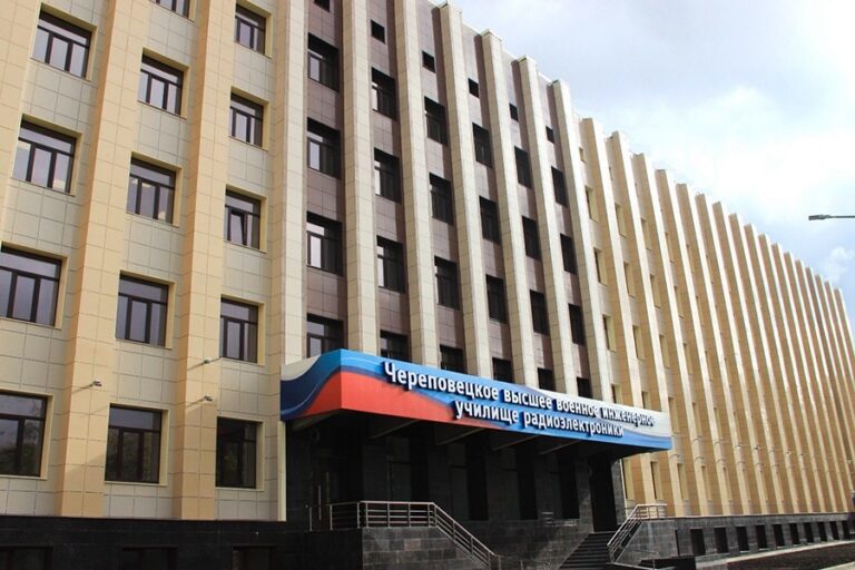 Епископ Игнатий принял участие в церемонии выпуска молодых специалистов Военного ордена Жукова университета радиоэлектроники