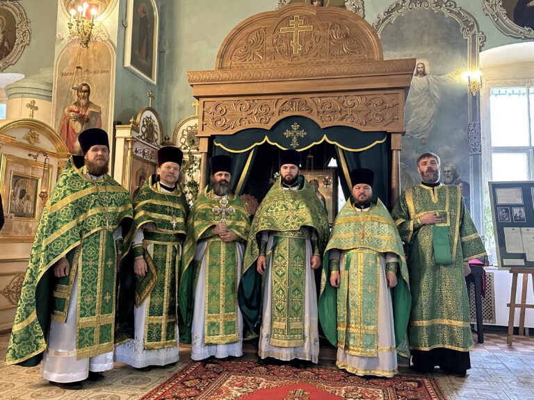 В Лазаревском храме города Вологды состоялось торжественное празднование в честь обретения мощей праведного Александра Вологодского