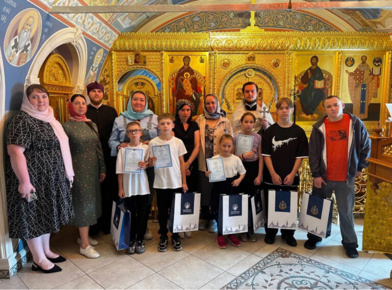 Духовная поддержка: священник Храма Александра Невского совершил Таинство Крещения над воспитанниками «Вологодского центра помощи детям №1»