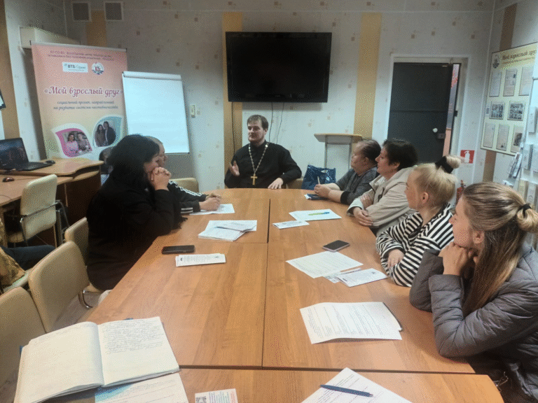 В Школе приёмных родителей «Флагман» обсудили духовно-нравственное воспитание детей