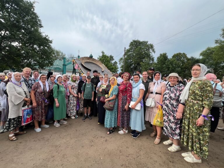 Паломническая группа Лазаревского храма приняла участие в крестном ходе в городе Тутаеве