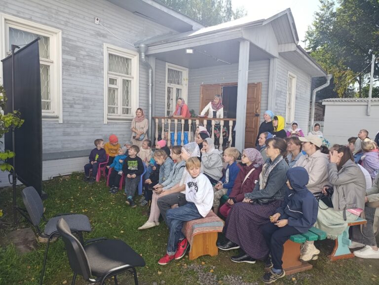 В Воскресной школе храма Константина и Елены города Вологды начался новый учебный год