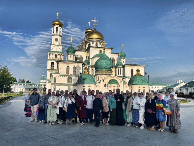 Новый Иерусалим посетили прихожане Лазаревского храма Вологды