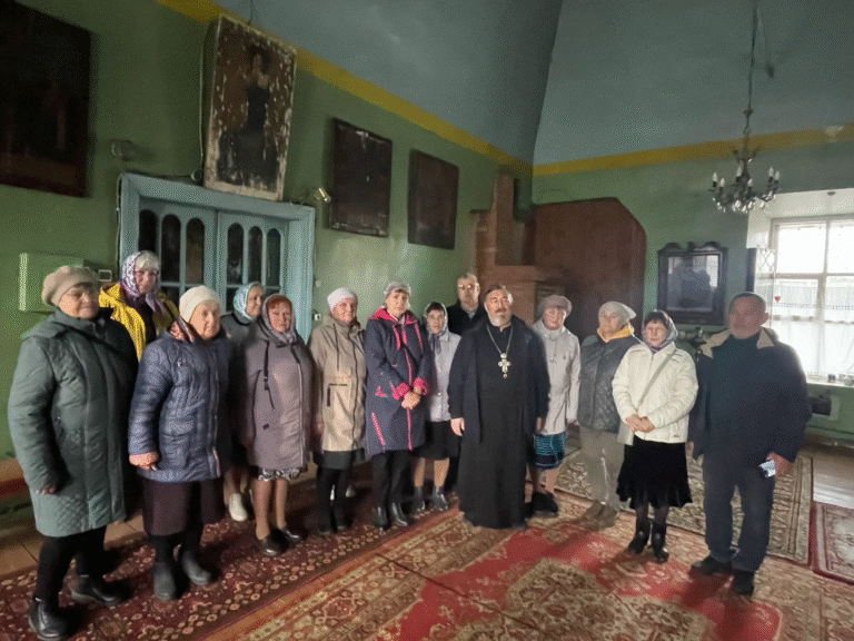 Помощник миссионерского отдела Вологодской епархии иерей Олег Лебедев и участники клуба «Отрада» с. Сидорово посетили храм Богоявления Господня в Раменье